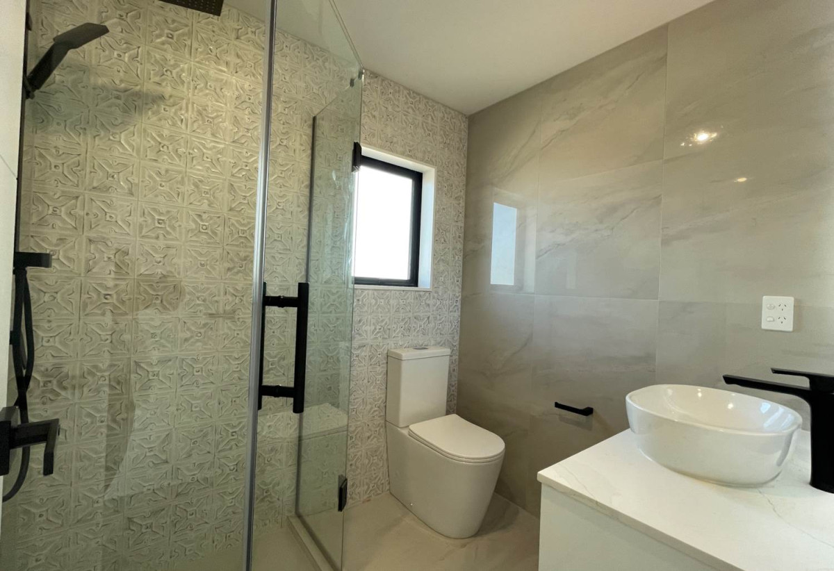 Brandnew 4 beds 3 baths home with garage, 1 bed 1 bath ground floor, close to schools, parks, shopping centre, 0.6 km to Sunny Hills School, 1.3 km to Farm Cove Intermediate, 1.9 km to Pakuranga College, Lot 3, 4 Glenmore Road, Sunnyhills, Auckland