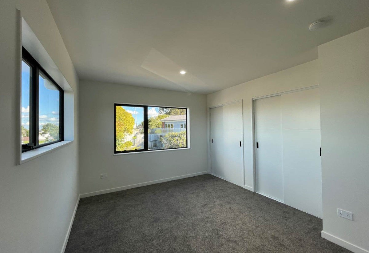Brandnew 4 beds 3 baths home with garage, 1 bed 1 bath ground floor, close to schools, parks, shopping centre, 0.6 km to Sunny Hills School, 1.3 km to Farm Cove Intermediate, 1.9 km to Pakuranga College, Lot 3, 4 Glenmore Road, Sunnyhills, Auckland