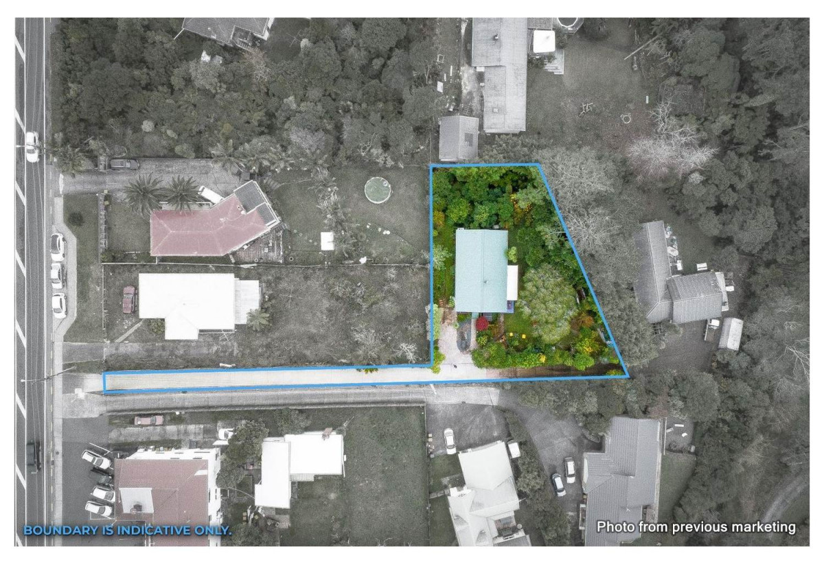 225m2 Standalone 4 beds 2 baths house with car parks, close to schools, local shops, motorway access, 0.7 km to St Paul’s School (Massey), 0.8 km to Massey Primary School, 1 km to Massey High School, 424 Don Buck Road, Massey, Auckland