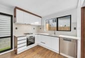 159m2 Standalone 5 beds 3baths home with garage, 1 bed 1 bath ground floor, close to motorway access, local shops, 0.6 km to New Windsor School, 0.7 km to Glenavon School, 5/50 Tiverton Road, Avondale, Auckland