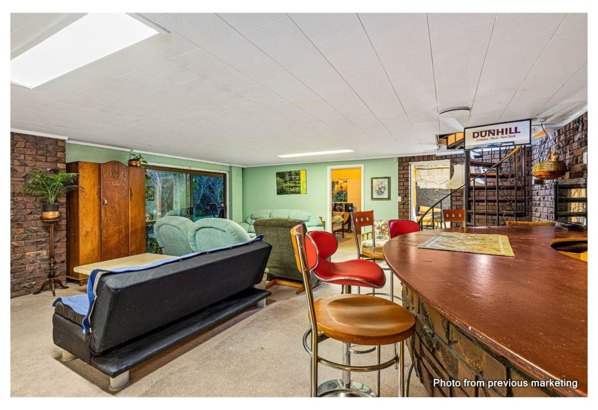 225m2 Standalone 4 beds 2 baths house with car parks, close to schools, local shops, motorway access, 0.7 km to St Paul’s School (Massey), 0.8 km to Massey Primary School, 1 km to Massey High School, 424 Don Buck Road, Massey, Auckland