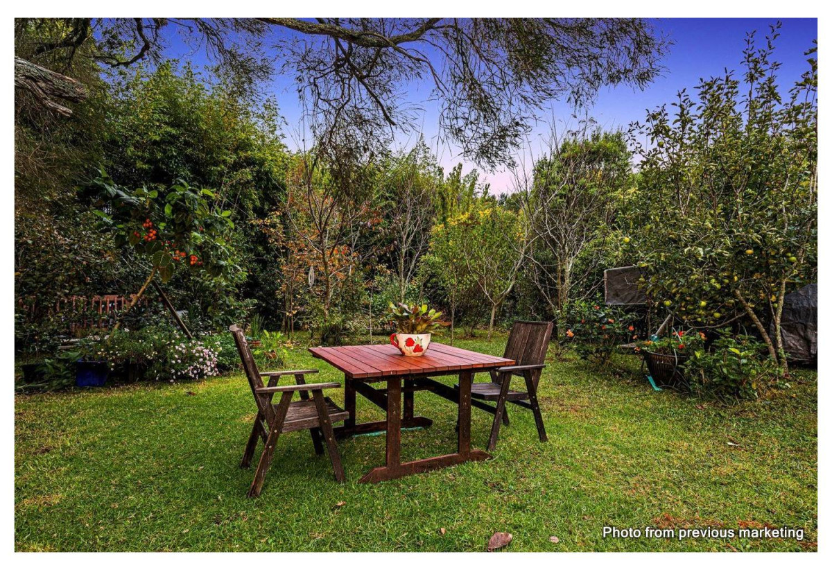 225m2 Standalone 4 beds 2 baths house with car parks, close to schools, local shops, motorway access, 0.7 km to St Paul’s School (Massey), 0.8 km to Massey Primary School, 1 km to Massey High School, 424 Don Buck Road, Massey, Auckland