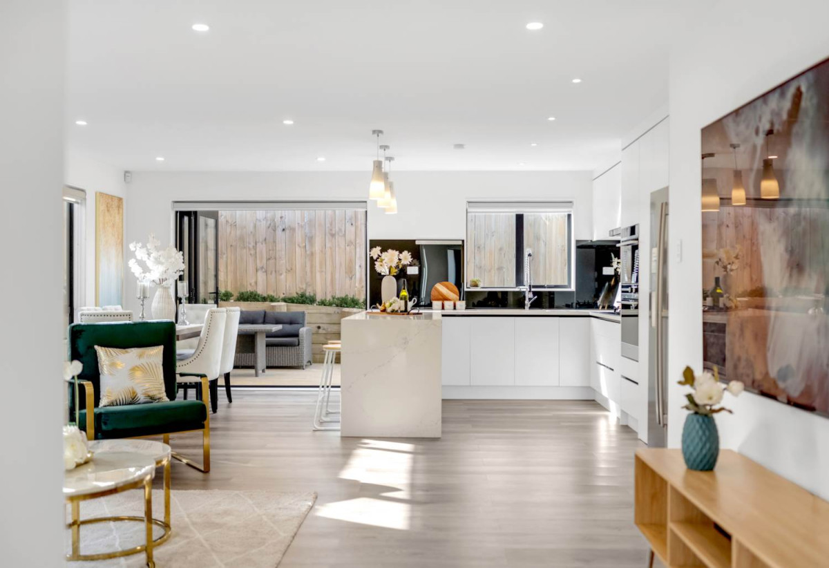 Standalone 5 beds (2 ensuites) + study nook 4.5 baths home with garage, 2 beds 2.5 baths ground floor, close to schools, shopping centres, 0.5 km to Riverhills School and Pakuranga Heights School, 0.9 km to v and Pakuranga Intermediate, 14A Okareka Place, Pakuranga Heights, Auckland