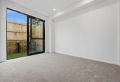 Brandnew 4 beds 2.5 baths home with garage, close to Lynn Mall, schools, 1 km to Fruitvale Road School, 2/5 Arawa Street, New Lynn, Auckland