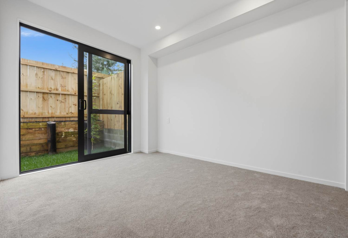 Brandnew 4 beds 2.5 baths home with garage, close to Lynn Mall, schools, 1 km to Fruitvale Road School, 2/5 Arawa Street, New Lynn, Auckland
