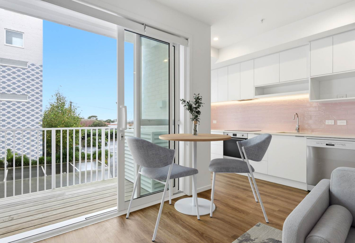 Forget the Council CV, 50m2 1 bed 1 bath apartment, close to schools, shops, shopping centres, 0.6 km to Onehunga Primary School, 1.2 km to Royal Oak Intermediate School, 110/9D Jordan Avenue, Onehunga, Auckland