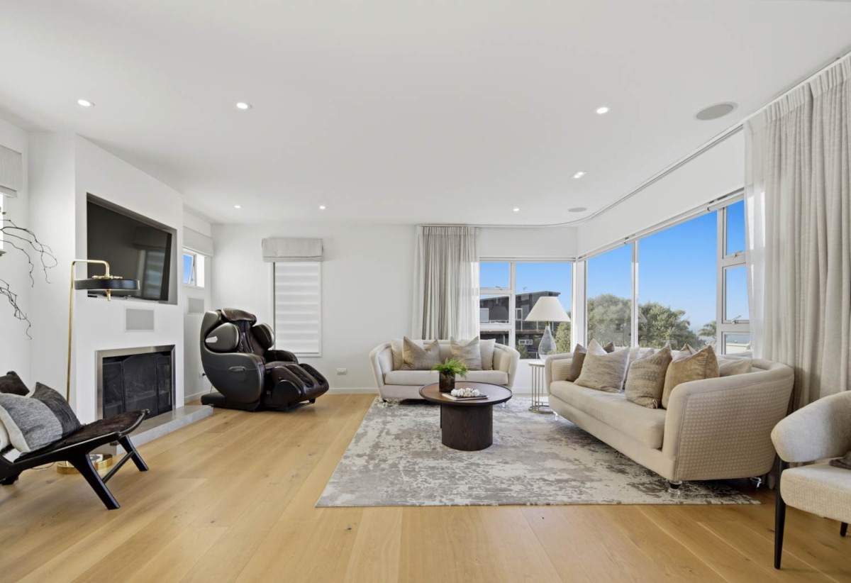 Double Westlake school zone, Breathtaking 180° Views, Sea Views, city skyline views, 640m2 section, 4 beds (2 ensuites) + large office room and rumpus room 3.5 baths house with double garage, 2024 luxury renovated, close to beach, Milford shops, schools, Zoned for Campbells Bay School, Westlake Boys’ and Westlake Girls’ High Schools, and Murrays Bay Intermediate, 62 Seaview Road, Castor Bay, Auckland