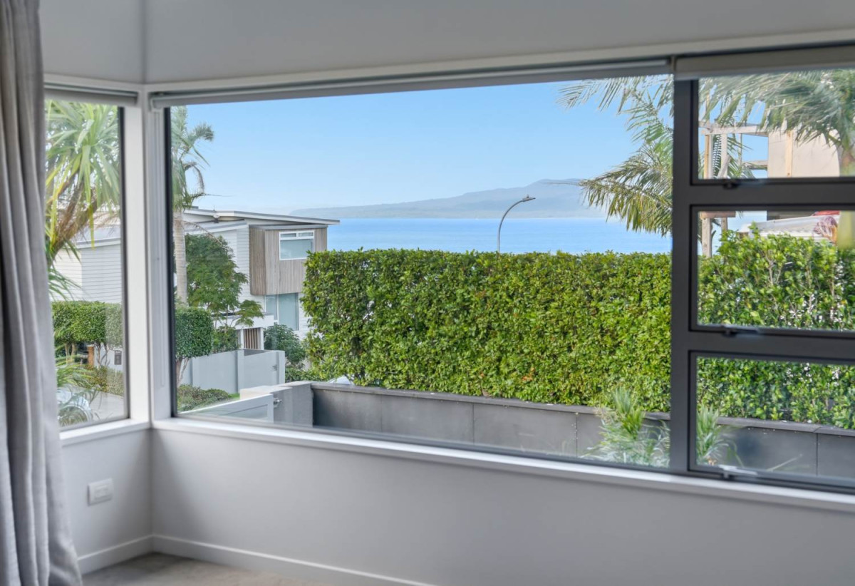 Double Westlake school zone, Breathtaking 180° Views, Sea Views, city skyline views, 640m2 section, 4 beds (2 ensuites) + large office room and rumpus room 3.5 baths house with double garage, 2024 luxury renovated, close to beach, Milford shops, schools, Zoned for Campbells Bay School, Westlake Boys’ and Westlake Girls’ High Schools, and Murrays Bay Intermediate, 62 Seaview Road, Castor Bay, Auckland