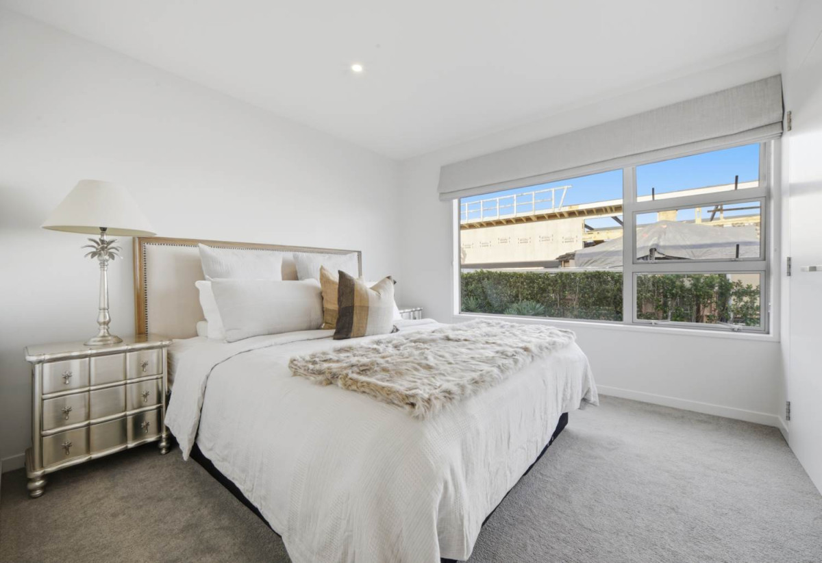 Double Westlake school zone, Breathtaking 180° Views, Sea Views, city skyline views, 640m2 section, 4 beds (2 ensuites) + large office room and rumpus room 3.5 baths house with double garage, 2024 luxury renovated, close to beach, Milford shops, schools, Zoned for Campbells Bay School, Westlake Boys’ and Westlake Girls’ High Schools, and Murrays Bay Intermediate, 62 Seaview Road, Castor Bay, Auckland