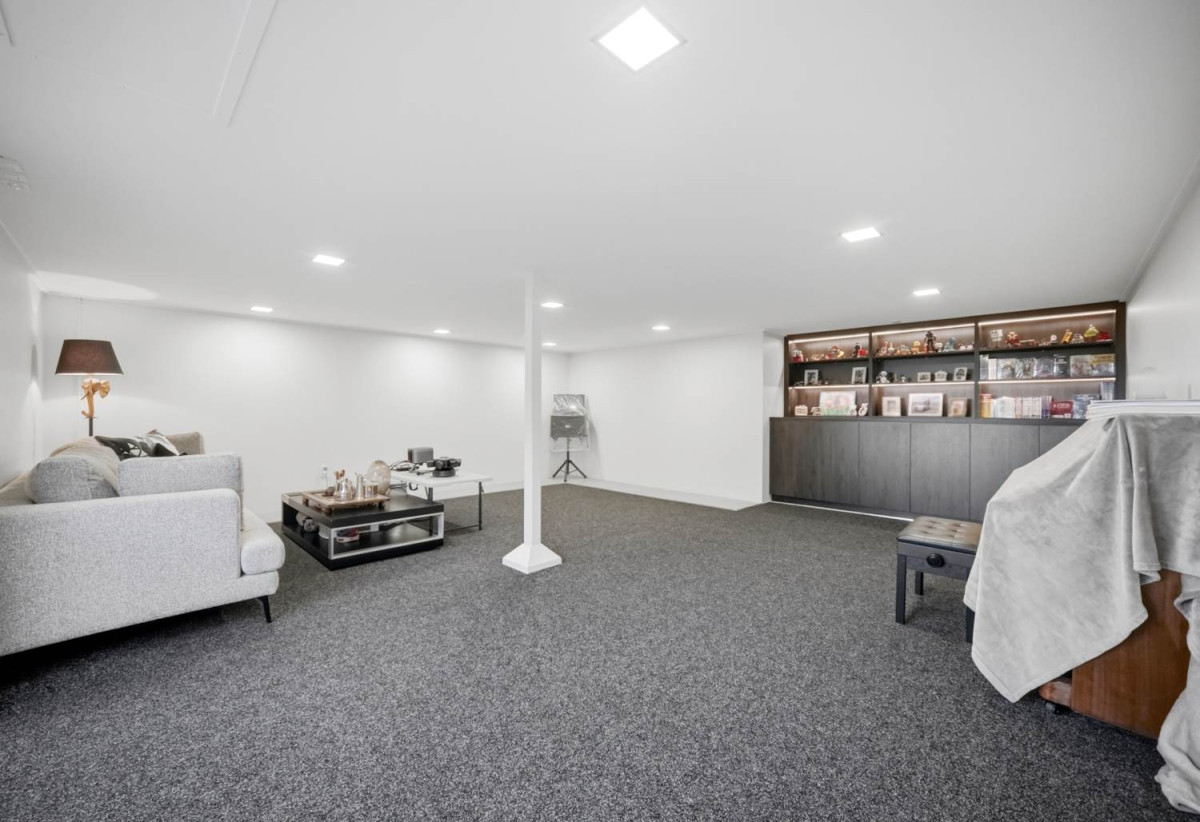 Double Westlake school zone, Breathtaking 180° Views, Sea Views, city skyline views, 640m2 section, 4 beds (2 ensuites) + large office room and rumpus room 3.5 baths house with double garage, 2024 luxury renovated, close to beach, Milford shops, schools, Zoned for Campbells Bay School, Westlake Boys’ and Westlake Girls’ High Schools, and Murrays Bay Intermediate, 62 Seaview Road, Castor Bay, Auckland