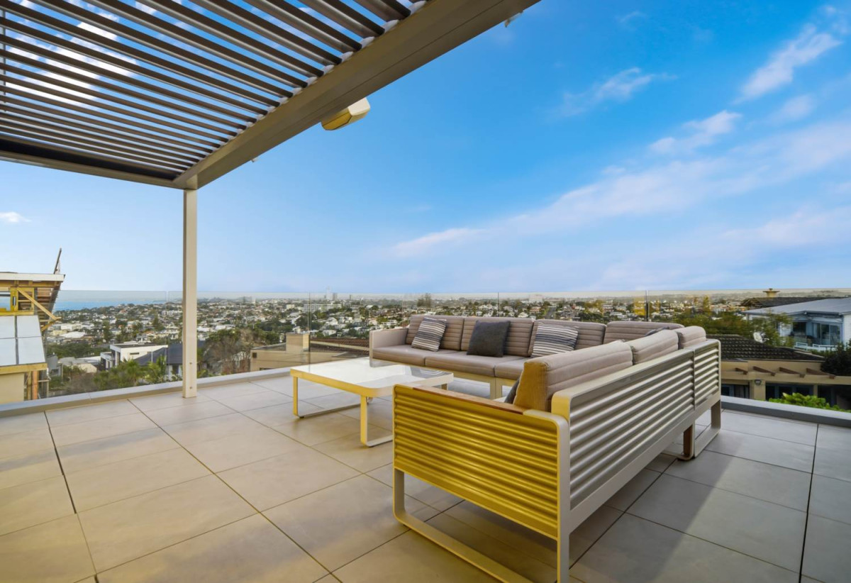Double Westlake school zone, Breathtaking 180° Views, Sea Views, city skyline views, 640m2 section, 4 beds (2 ensuites) + large office room and rumpus room 3.5 baths house with double garage, 2024 luxury renovated, close to beach, Milford shops, schools, Zoned for Campbells Bay School, Westlake Boys’ and Westlake Girls’ High Schools, and Murrays Bay Intermediate, 62 Seaview Road, Castor Bay, Auckland