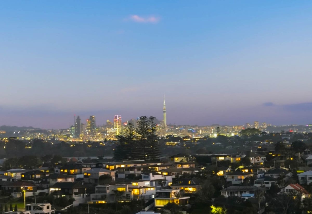 Double Westlake school zone, Breathtaking 180° Views, Sea Views, city skyline views, 640m2 section, 4 beds (2 ensuites) + large office room and rumpus room 3.5 baths house with double garage, 2024 luxury renovated, close to beach, Milford shops, schools, Zoned for Campbells Bay School, Westlake Boys’ and Westlake Girls’ High Schools, and Murrays Bay Intermediate, 62 Seaview Road, Castor Bay, Auckland