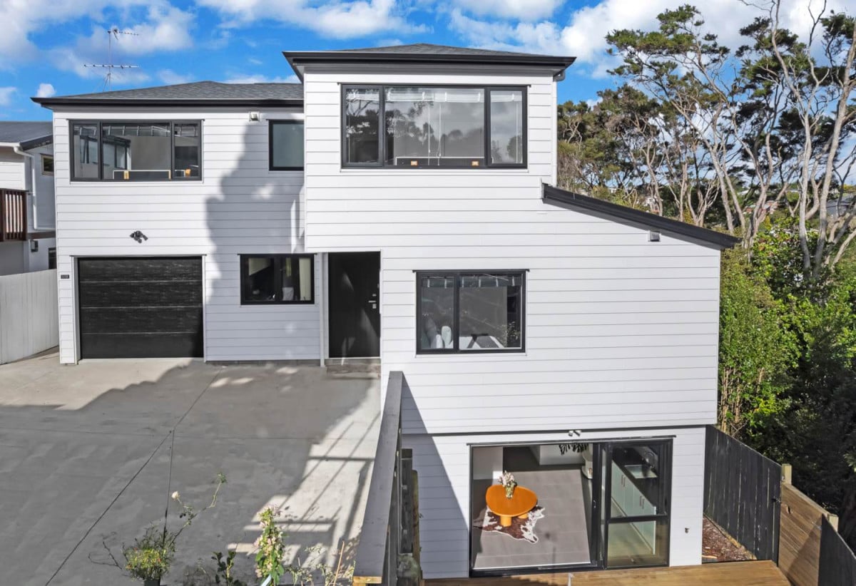 Next to a reserve, 5 beds (3 ensuites) 4 baths house with garage, The lower level features 2 bedrooms, 1 bathroom and a separate entrance, close to schools, Wairau Park Shopping Centre, 0.6 km to Target Road School, 17B Cheval Drive, Totara Vale, Auckland
