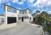 Next to a reserve, 5 beds (3 ensuites) 4 baths house with garage, The lower level features 2 bedrooms, 1 bathroom and a separate entrance, close to schools, Wairau Park Shopping Centre, 0.6 km to Target Road School, 17B Cheval Drive, Totara Vale, Auckland