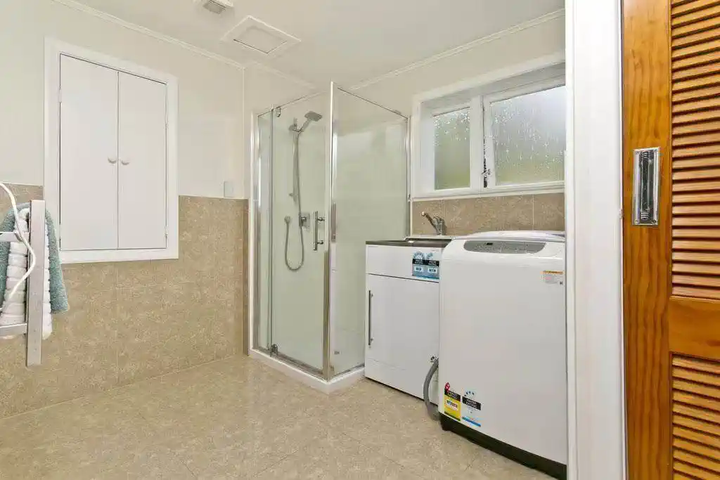 Double Westlake school zone, 675m2 section with RC & EPA APPROVED | BC SUBMITTED, 4 beds 2 baths house with garage, Upstairs: 3 generous bedrooms + 1 bathroom, Ground floor: 1 large bedroom + 1 bathroom, currently rented for $900/week, 0.2 km to Forrest Hill School, 0.5 km to Westlake Boys’ High School, 1.1 km to Westlake Girls’ High School, 24 Arrow Road, Forrest Hill,Auckland