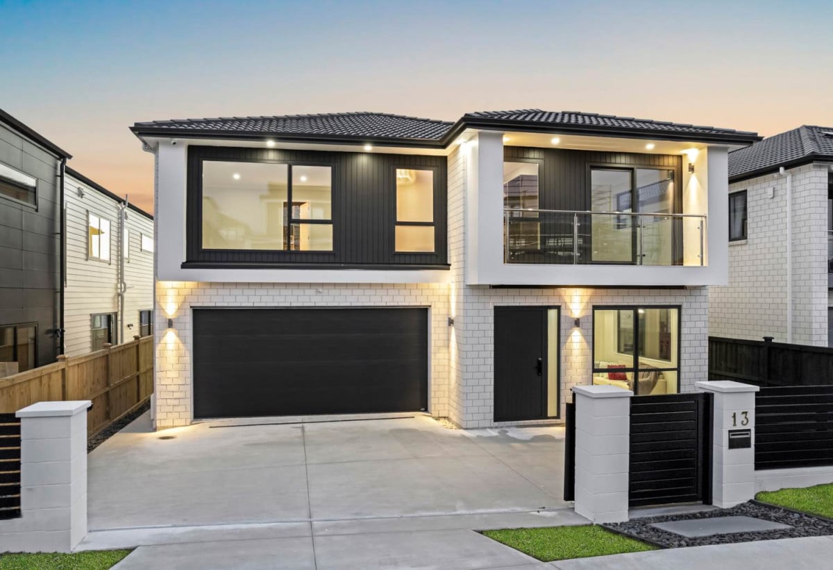 445m2 section, Brandnew 8 beds (6 ensuites) 7.5 baths house with double garage and 2 beds 1 bath granny, close to schools, Ormiston shopping centre, 0.7 km to Mission Heights Junior College, 0.9 km to Mission Heights Primary School, 1.5 km to Ormiston Senior College, 13 Mill Hill Close, Flat Bush, Auckland