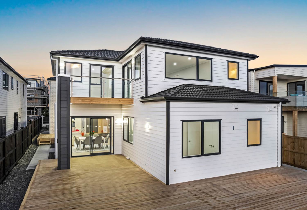445m2 section, Brandnew 8 beds (6 ensuites) 7.5 baths house with double garage and 2 beds 1 bath granny, close to schools, Ormiston shopping centre, 0.7 km to Mission Heights Junior College, 0.9 km to Mission Heights Primary School, 1.5 km to Ormiston Senior College, 13 Mill Hill Close, Flat Bush, Auckland