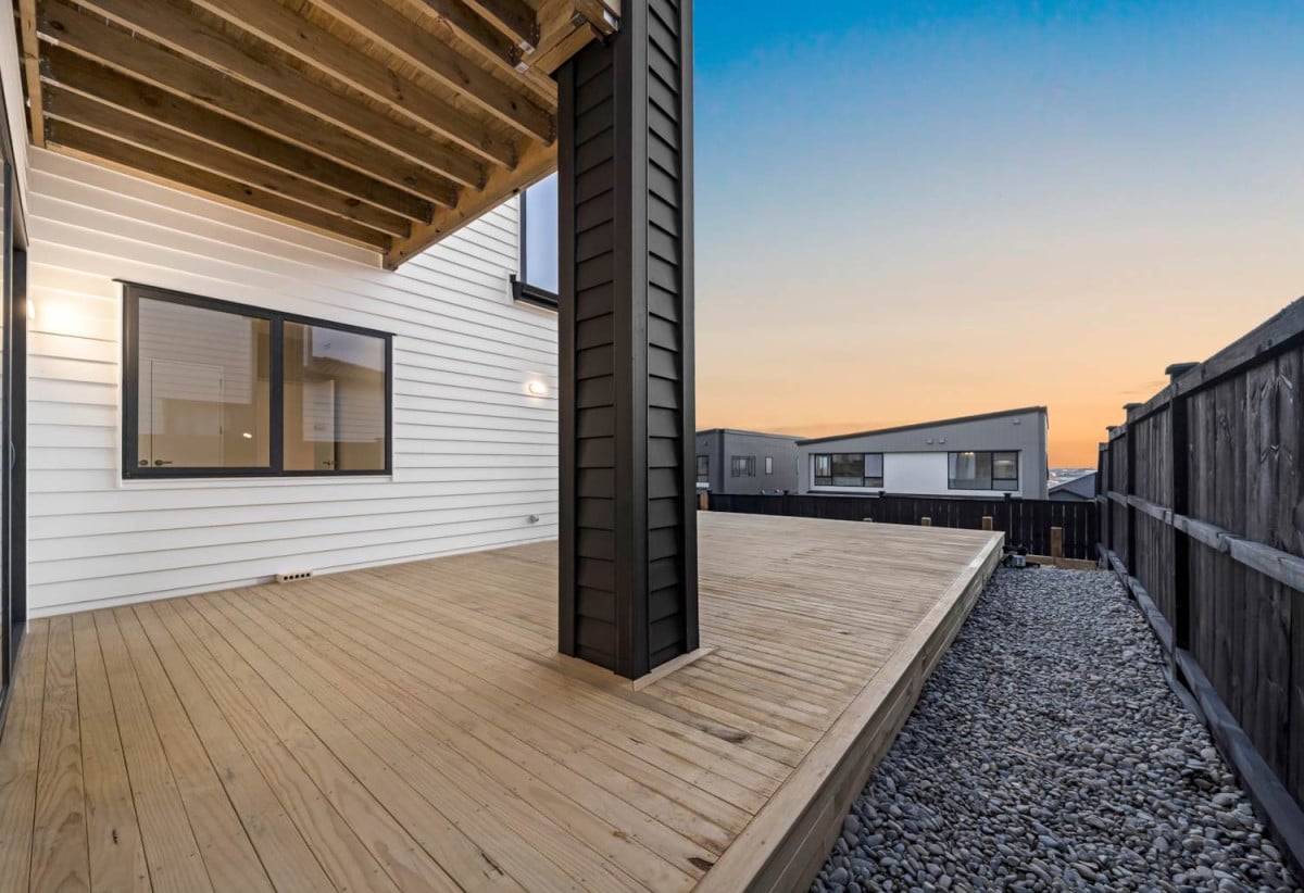 445m2 section, Brandnew 8 beds (6 ensuites) 7.5 baths house with double garage and 2 beds 1 bath granny, close to schools, Ormiston shopping centre, 0.7 km to Mission Heights Junior College, 0.9 km to Mission Heights Primary School, 1.5 km to Ormiston Senior College, 13 Mill Hill Close, Flat Bush, Auckland
