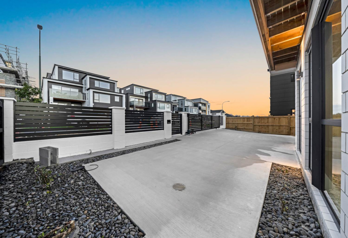 445m2 section, Brandnew 8 beds (6 ensuites) 7.5 baths house with double garage and 2 beds 1 bath granny, close to schools, Ormiston shopping centre, 0.7 km to Mission Heights Junior College, 0.9 km to Mission Heights Primary School, 1.5 km to Ormiston Senior College, 13 Mill Hill Close, Flat Bush, Auckland