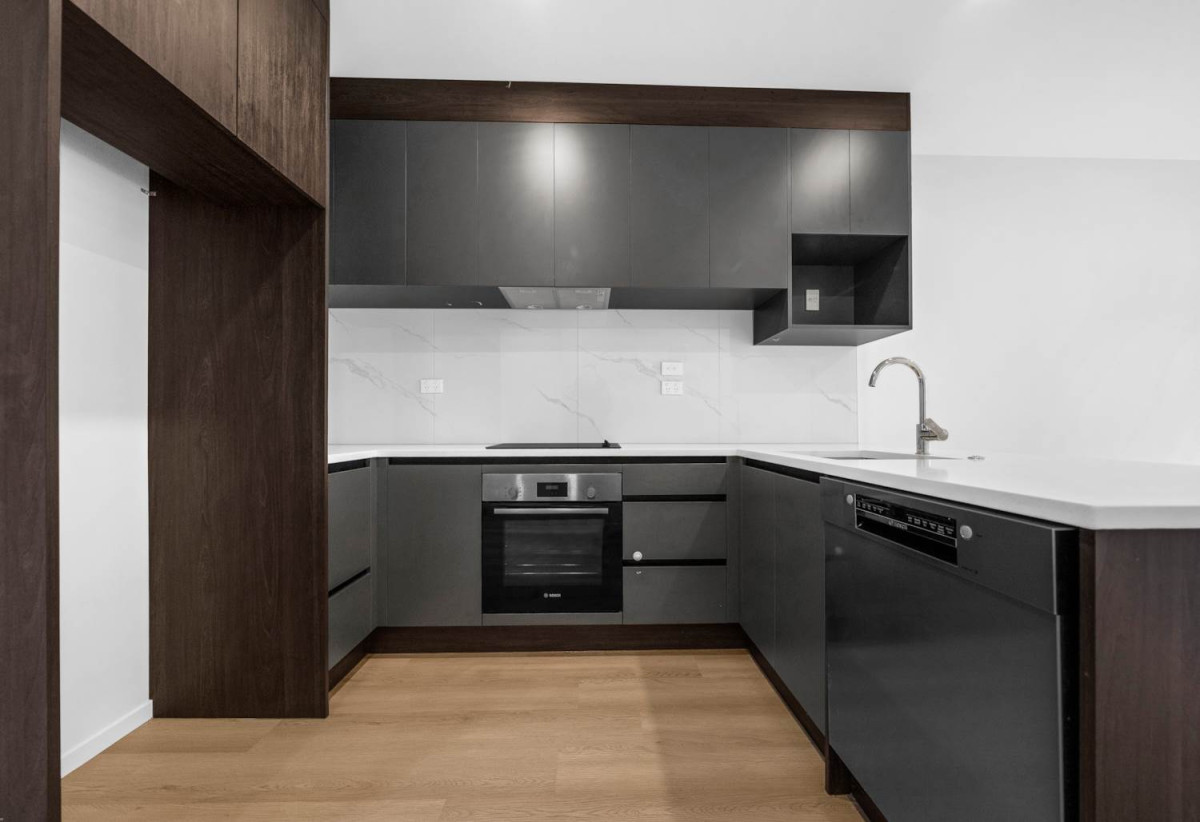 2 beds + study room 1.5 baths home, close to schools, William Green Domain, Highland Park shopping centre, 0.7 km to Macleans Primary School, 0.8 km to Pakuranga College, 0.9 km to Howick Intermediate, 32 Clementine Place, Bucklands Beach, Auckland