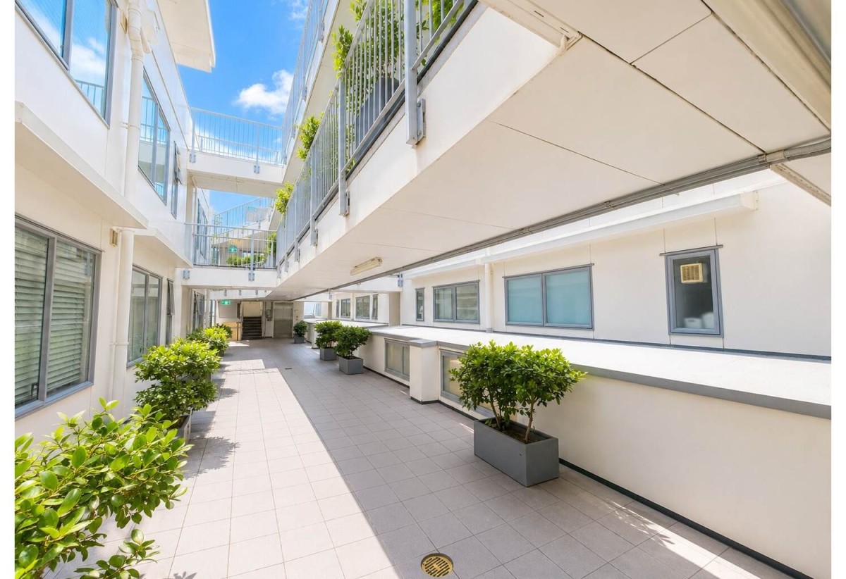 For rent, Auckland Grammar School zone, Pets considered on request, Fully Furnished 2 beds 1 bath Apartment with Secure Car Park, available 19th June, 203/10 Flower Street, Eden Terrace, Auckland