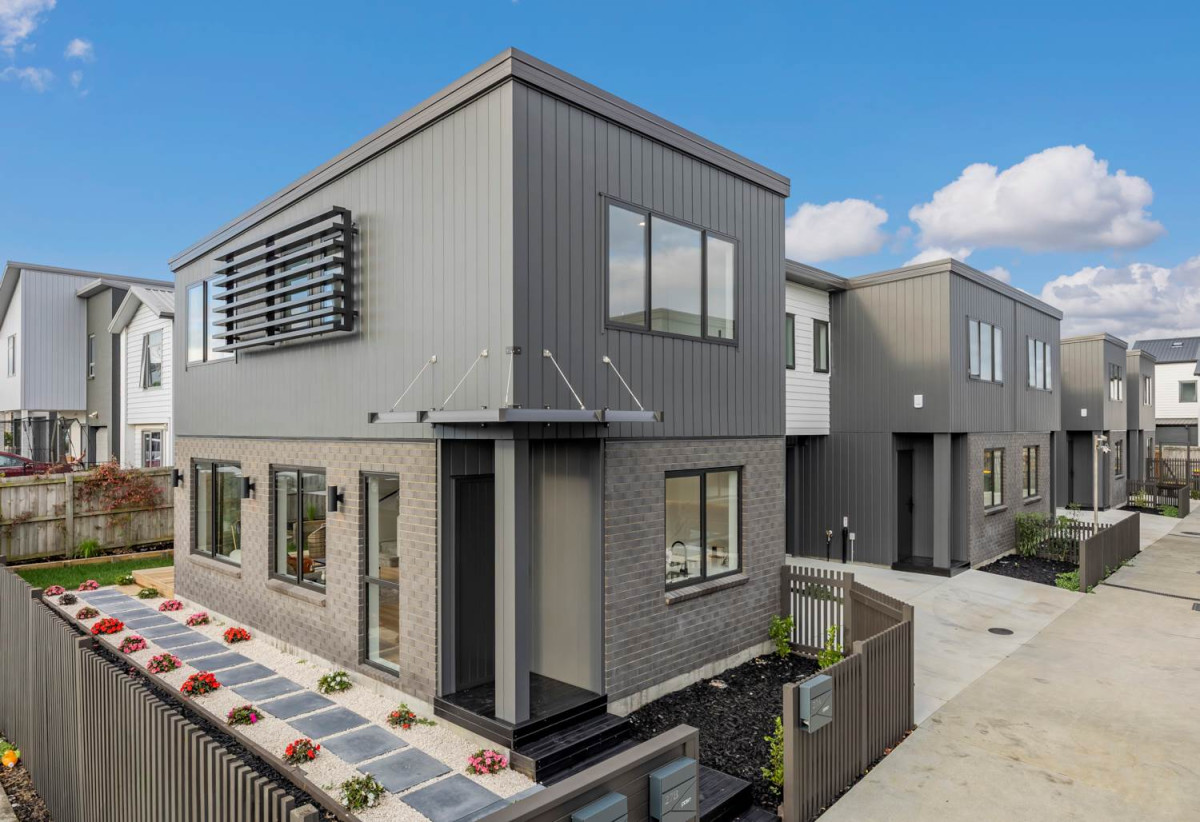 Brandnew freehold 3 beds + study 2.5 baths home with garage, close to schools , waterfront walkways and nature reserves of Wai O Taiki Bay, local shops, 0.3 km to Glenbrae School, 0.6 km to Tamaki College, 25C Sunnymead Road, Glen Innes, Auckland
