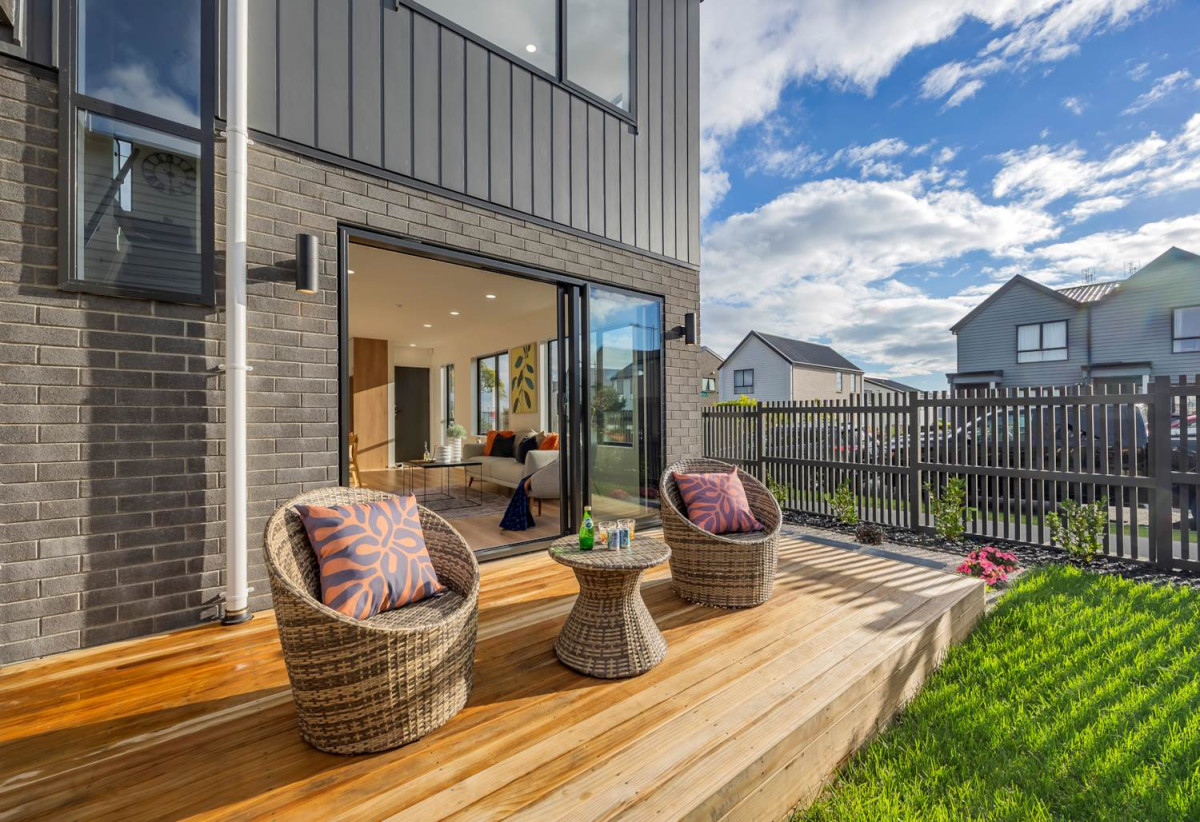 Brandnew freehold 3 beds + study 2.5 baths home with garage, close to schools , waterfront walkways and nature reserves of Wai O Taiki Bay, local shops, 0.3 km to Glenbrae School, 0.6 km to Tamaki College, 25C Sunnymead Road, Glen Innes, Auckland