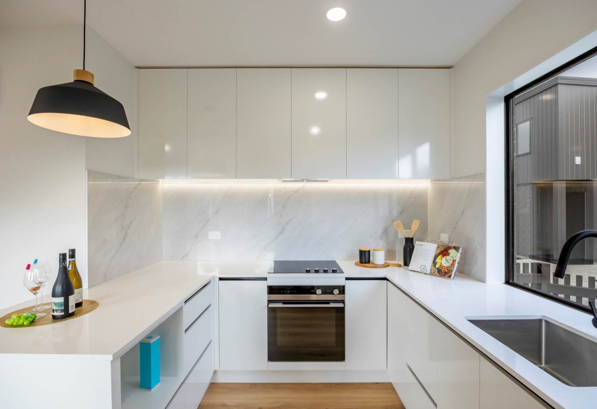 Brandnew freehold 3 beds + study 2.5 baths home with garage, close to schools , waterfront walkways and nature reserves of Wai O Taiki Bay, local shops, 0.3 km to Glenbrae School, 0.6 km to Tamaki College, 25C Sunnymead Road, Glen Innes, Auckland
