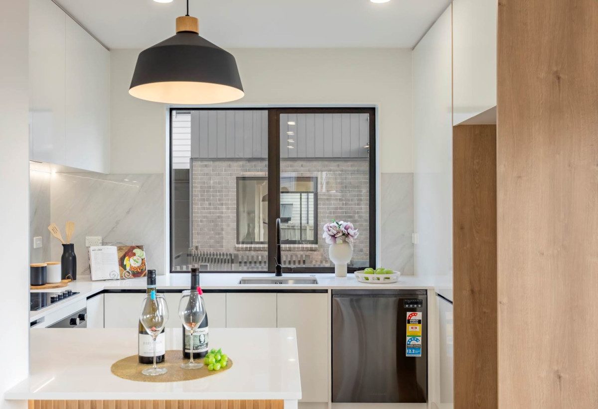 Brandnew freehold 3 beds + study 2.5 baths home with garage, close to schools , waterfront walkways and nature reserves of Wai O Taiki Bay, local shops, 0.3 km to Glenbrae School, 0.6 km to Tamaki College, 25C Sunnymead Road, Glen Innes, Auckland