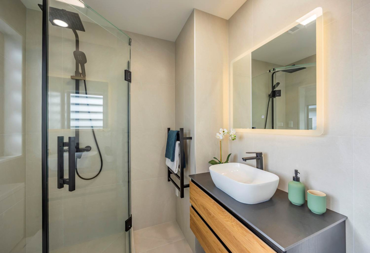 Brandnew freehold 3 beds + study 2.5 baths home with garage, close to schools , waterfront walkways and nature reserves of Wai O Taiki Bay, local shops, 0.3 km to Glenbrae School, 0.6 km to Tamaki College, 25C Sunnymead Road, Glen Innes, Auckland