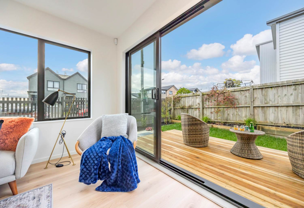 Brandnew freehold 3 beds + study 2.5 baths home with garage, close to schools , waterfront walkways and nature reserves of Wai O Taiki Bay, local shops, 0.3 km to Glenbrae School, 0.6 km to Tamaki College, 25C Sunnymead Road, Glen Innes, Auckland