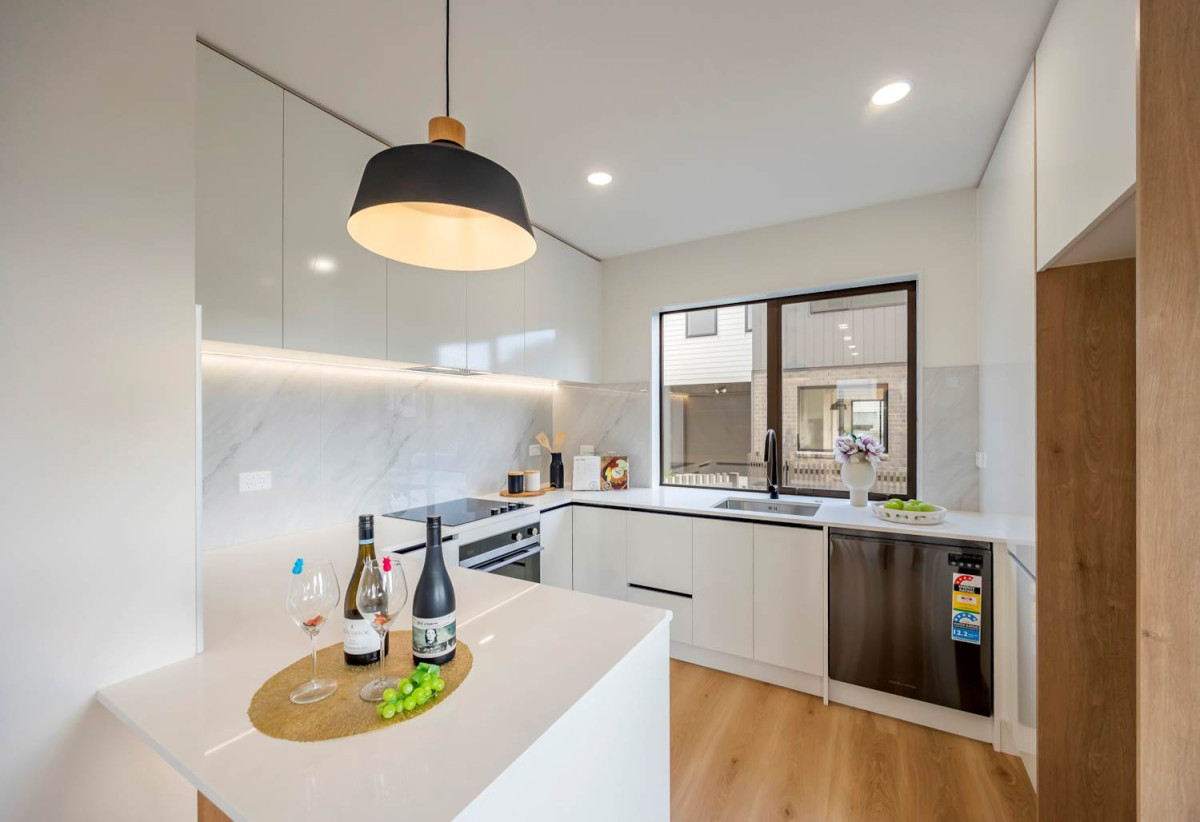 Brandnew freehold 3 beds + study 2.5 baths home with garage, close to schools , waterfront walkways and nature reserves of Wai O Taiki Bay, local shops, 0.3 km to Glenbrae School, 0.6 km to Tamaki College, 25C Sunnymead Road, Glen Innes, Auckland