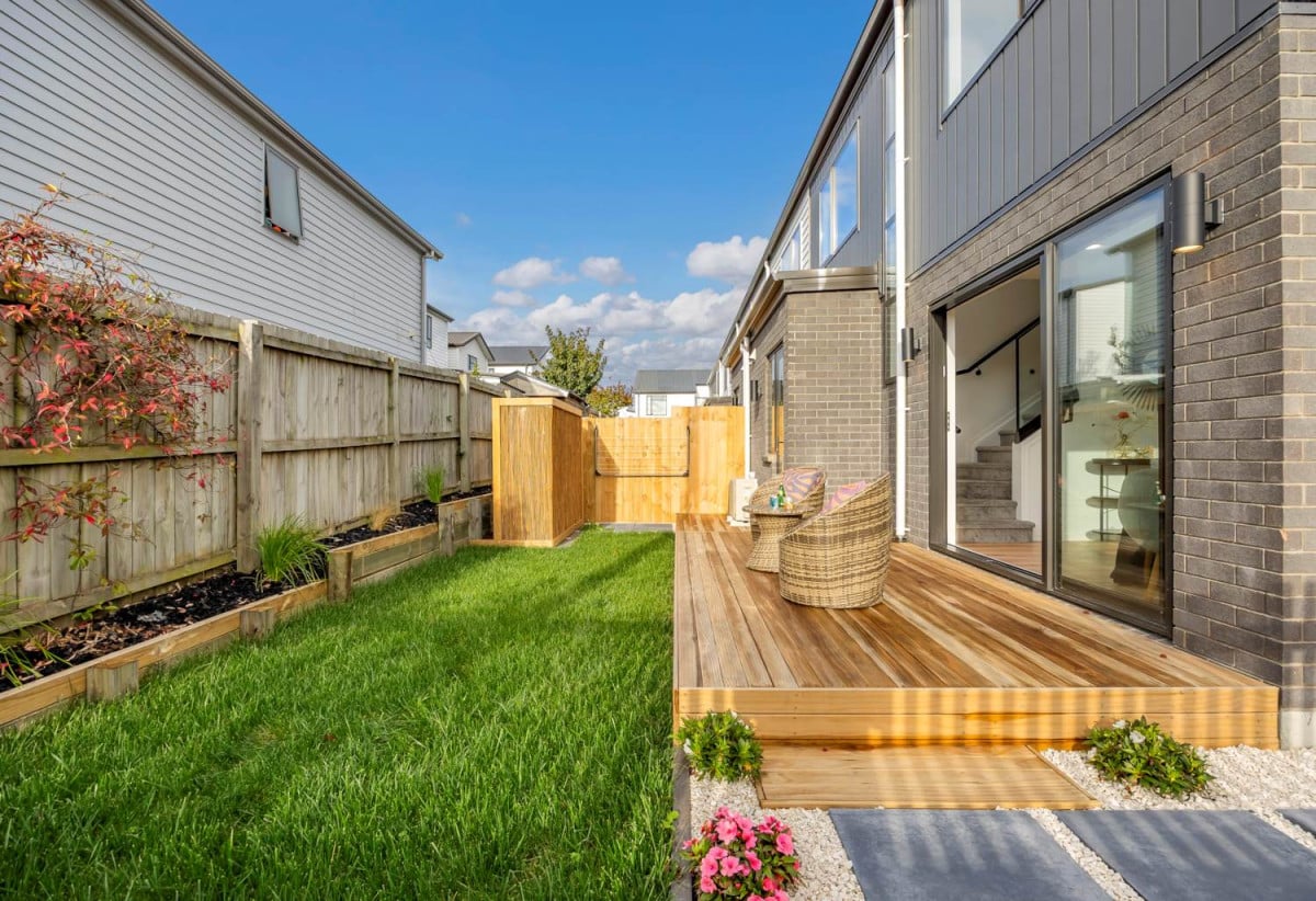 Brandnew freehold 3 beds + study 2.5 baths home with garage, close to schools , waterfront walkways and nature reserves of Wai O Taiki Bay, local shops, 0.3 km to Glenbrae School, 0.6 km to Tamaki College, 25C Sunnymead Road, Glen Innes, Auckland