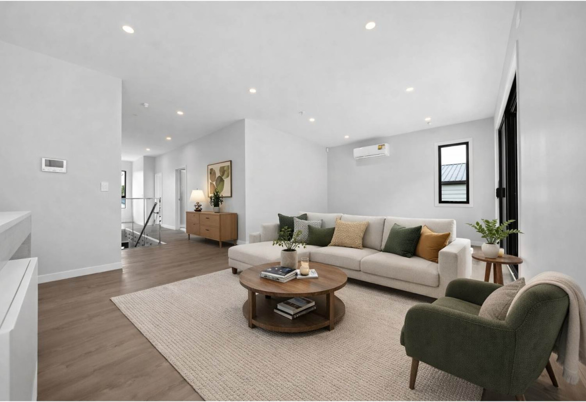 Brandnew standalone 5 beds 3 baths house with garage, 2 beds 1 bath ground floor, close to Opaheke schools, nearby reserves, and Rosehill College, 34 Bannockburn Road, Opaheke, Auckland