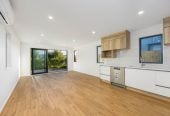 Standalone 3 beds 2.5 baths house with garage, close to schools, Southgate shopping centre and Papakura town centre, parks, 0.5 km to Kauri Flats School, 0.9 km to Cosgrove School, 1.7 km to Papakura High School, 25 John Gray Street, Papakura, Auckland