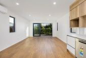 Standalone 3 beds 2.5 baths house with garage, close to schools, Southgate shopping centre and Papakura town centre, parks, 0.5 km to Kauri Flats School, 0.9 km to Cosgrove School, 1.7 km to Papakura High School, 25 John Gray Street, Papakura, Auckland