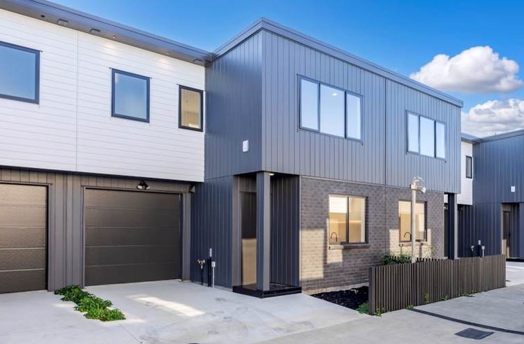 Brandnew freehold 3 beds + study 2.5 baths home with garage, close to schools , waterfront walkways and nature reserves of Wai O Taiki Bay, local shops, 0.3 km to Glenbrae School, 0.6 km to Tamaki College, 25C Sunnymead Road, Glen Innes, Auckland
