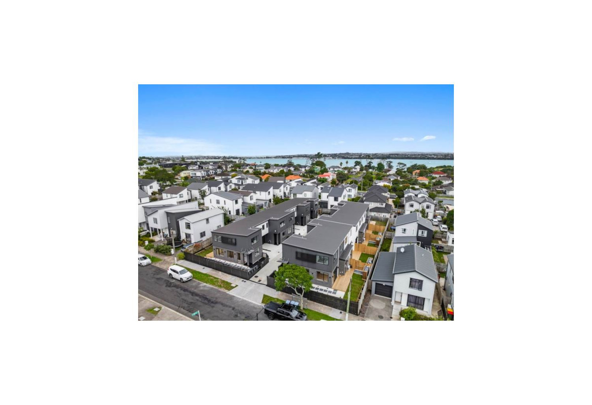 Brandnew freehold 3 beds + study 2.5 baths home with garage, close to schools , waterfront walkways and nature reserves of Wai O Taiki Bay, local shops, 0.3 km to Glenbrae School, 0.6 km to Tamaki College, 25C Sunnymead Road, Glen Innes, Auckland