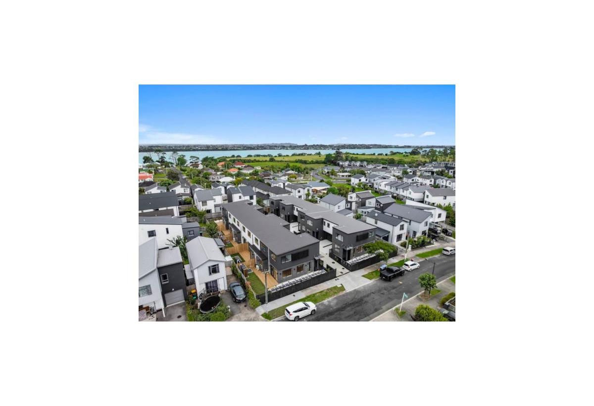 Brandnew freehold 3 beds + study 2.5 baths home with garage, close to schools , waterfront walkways and nature reserves of Wai O Taiki Bay, local shops, 0.3 km to Glenbrae School, 0.6 km to Tamaki College, 25C Sunnymead Road, Glen Innes, Auckland