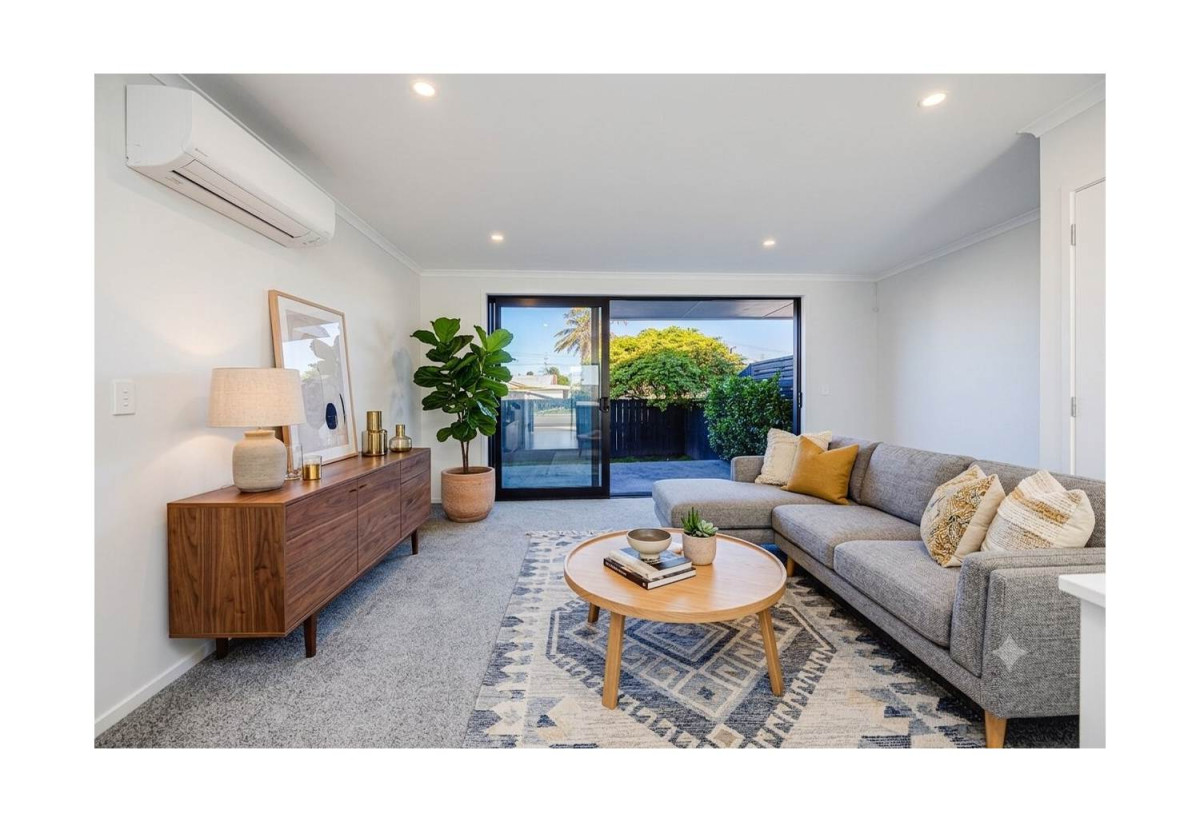 3 beds 1 bath home with car park, close to schools, shops, super markets, motorway access, 0.5 km to Takanini School, 15 Paapaakiri Loop, Takanini, Auckland