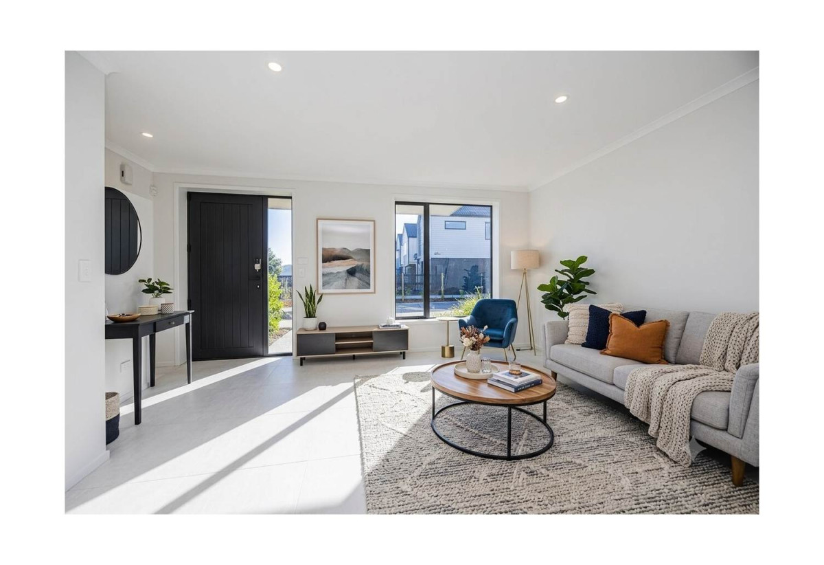 3 beds 1 bath home with car park, close to schools, shops, super markets, motorway access, 0.5 km to Takanini School, 15 Paapaakiri Loop, Takanini, Auckland