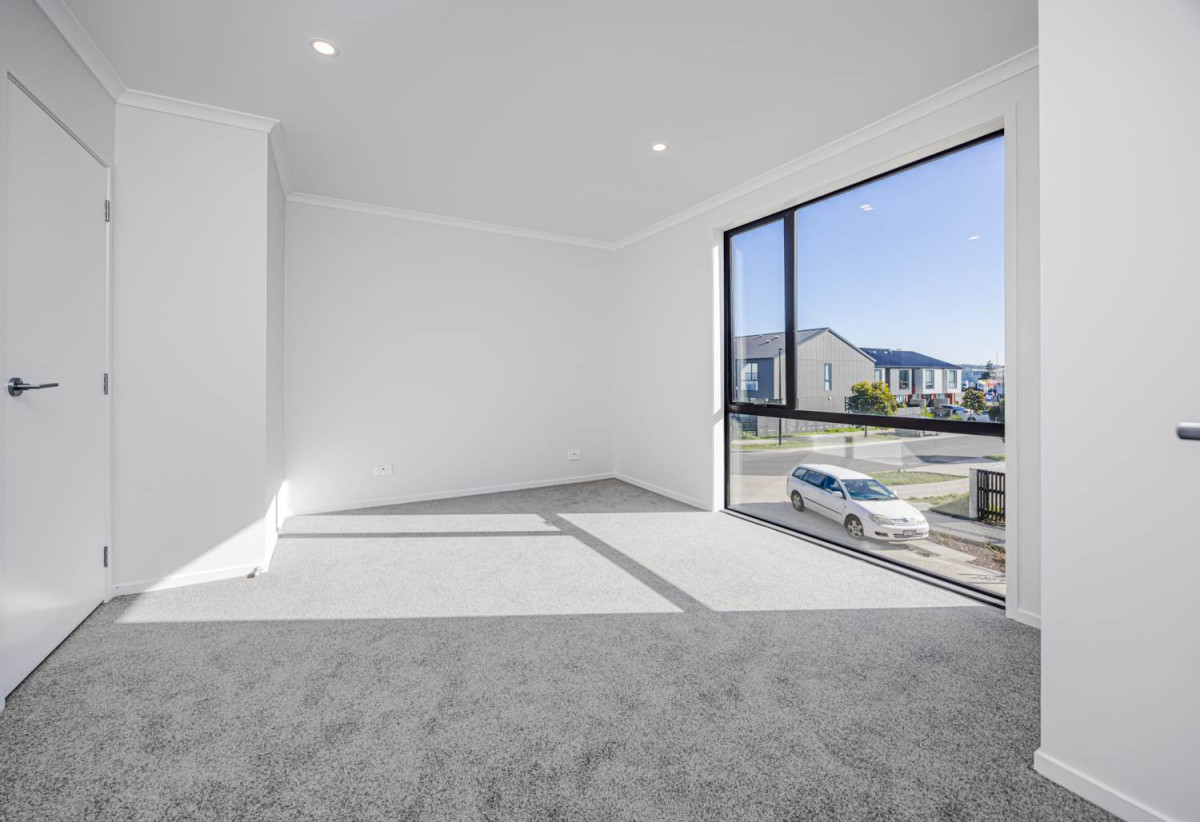 3 beds 1 bath home with car park, close to schools, shops, super markets, motorway access, 0.5 km to Takanini School, 15 Paapaakiri Loop, Takanini, Auckland