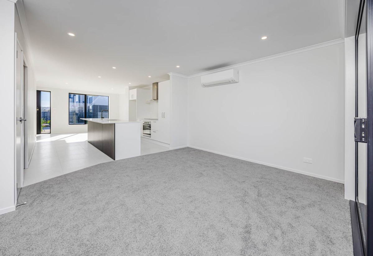 3 beds 1 bath home with car park, close to schools, shops, super markets, motorway access, 0.5 km to Takanini School, 15 Paapaakiri Loop, Takanini, Auckland