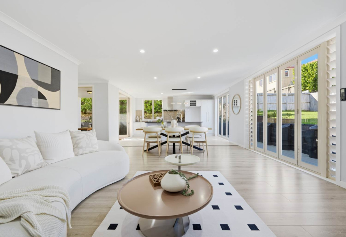 600m2 section, 5 beds (2 ensuites) 3.5 baths house with double garage, close to shops, schools, 0.8 km to Oteha Valley School, 1.1 km to Northcross Intermediate, 8 Hornbill Drive, Fairview Heights, Auckland