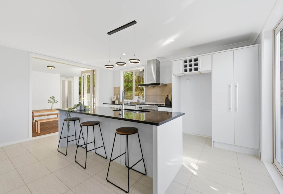 600m2 section, 5 beds (2 ensuites) 3.5 baths house with double garage, close to shops, schools, 0.8 km to Oteha Valley School, 1.1 km to Northcross Intermediate, 8 Hornbill Drive, Fairview Heights, Auckland