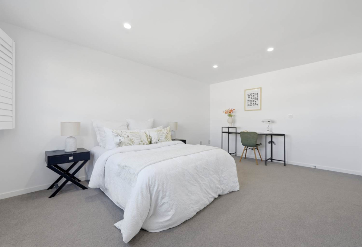 600m2 section, 5 beds (2 ensuites) 3.5 baths house with double garage, close to shops, schools, 0.8 km to Oteha Valley School, 1.1 km to Northcross Intermediate, 8 Hornbill Drive, Fairview Heights, Auckland