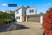 600m2 section, 5 beds (2 ensuites) 3.5 baths house with double garage, close to shops, schools, 0.8 km to Oteha Valley School, 1.1 km to Northcross Intermediate, 8 Hornbill Drive, Fairview Heights, Auckland