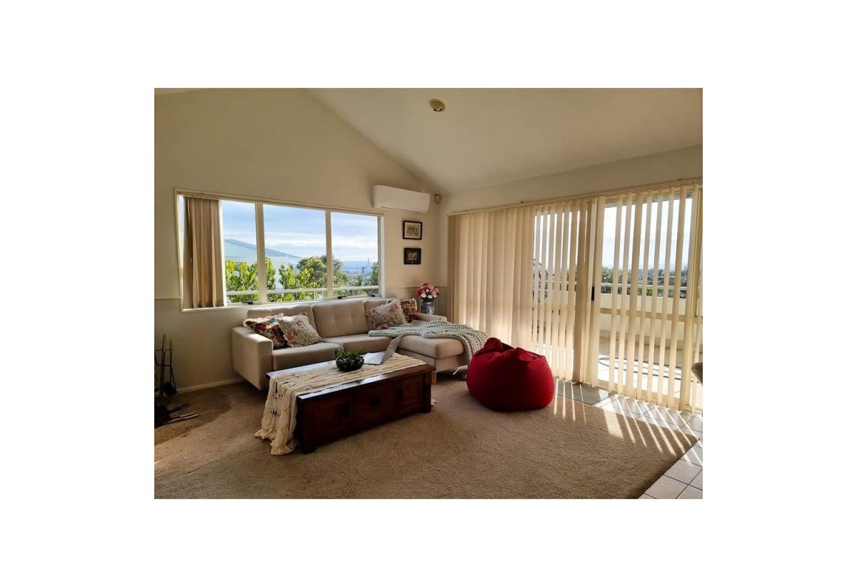For rent, 4 beds 3 baths house with double garage, available 17th August, 18 Ewhurst Place, Goodwood Heights, Auckland
