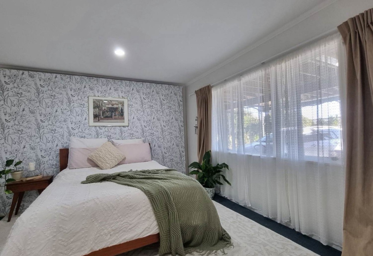 For rent, 4 beds 3 baths house with double garage, available 17th August, 18 Ewhurst Place, Goodwood Heights, Auckland