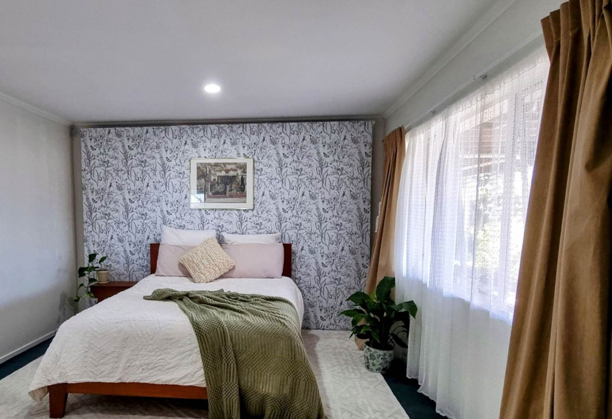 For rent, 4 beds 3 baths house with double garage, available 17th August, 18 Ewhurst Place, Goodwood Heights, Auckland